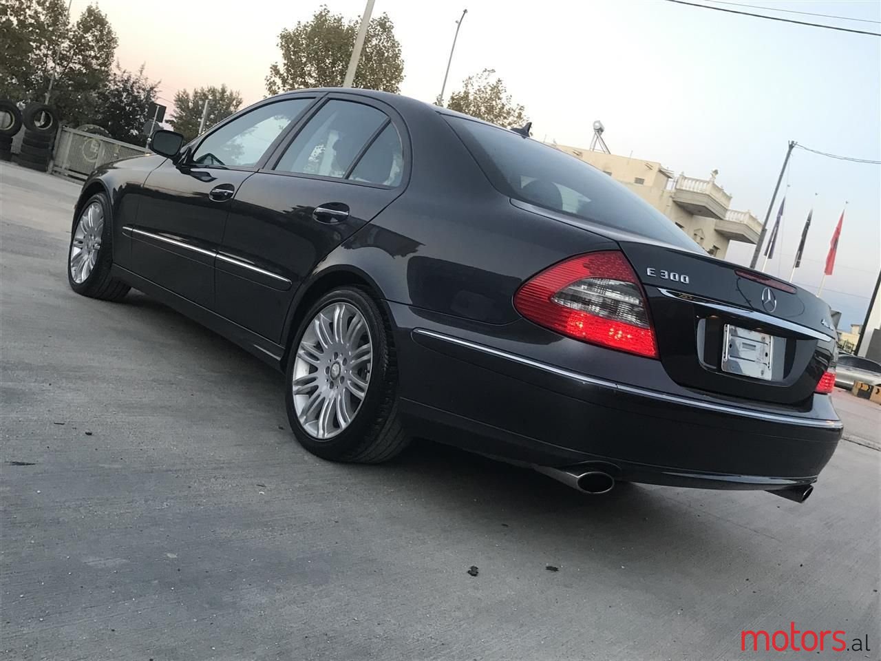 2009' Mercedes-Benz E 300 photo #1