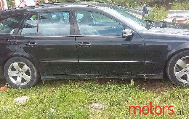 2004' Mercedes-Benz E-Class photo #1