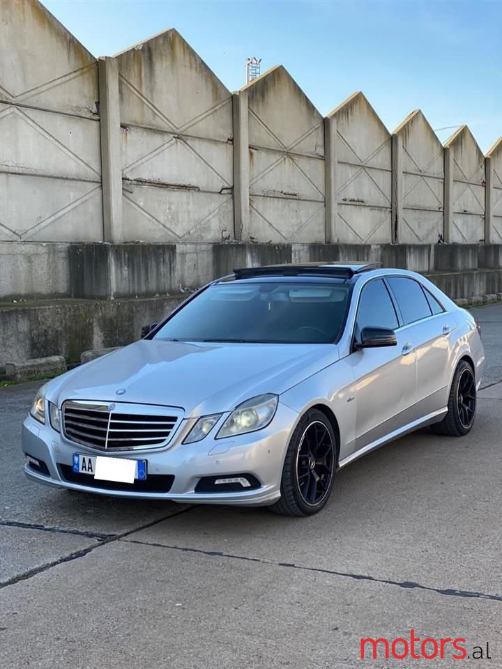 2010' Mercedes-Benz E 220 photo #2