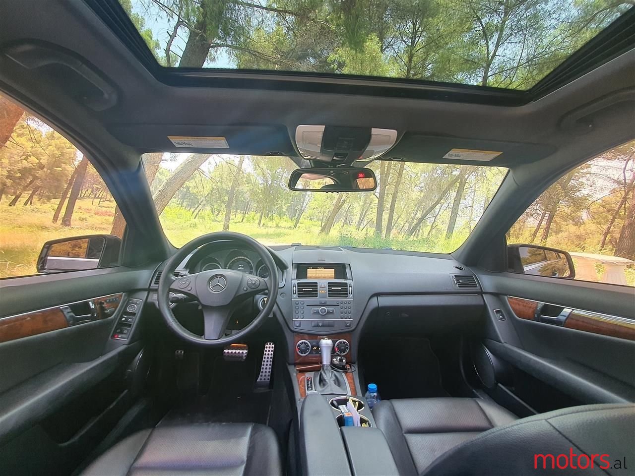 2011' Mercedes-Benz C 300 photo #2