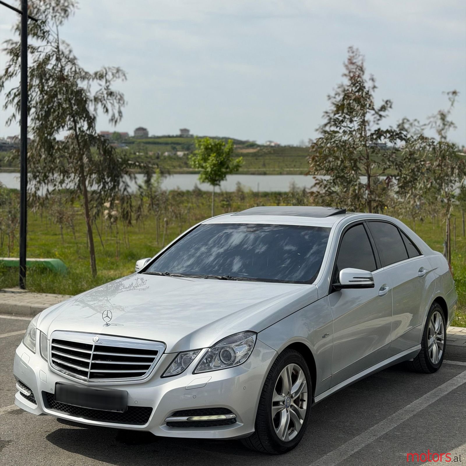 2011' Mercedes-Benz E 220 photo #4
