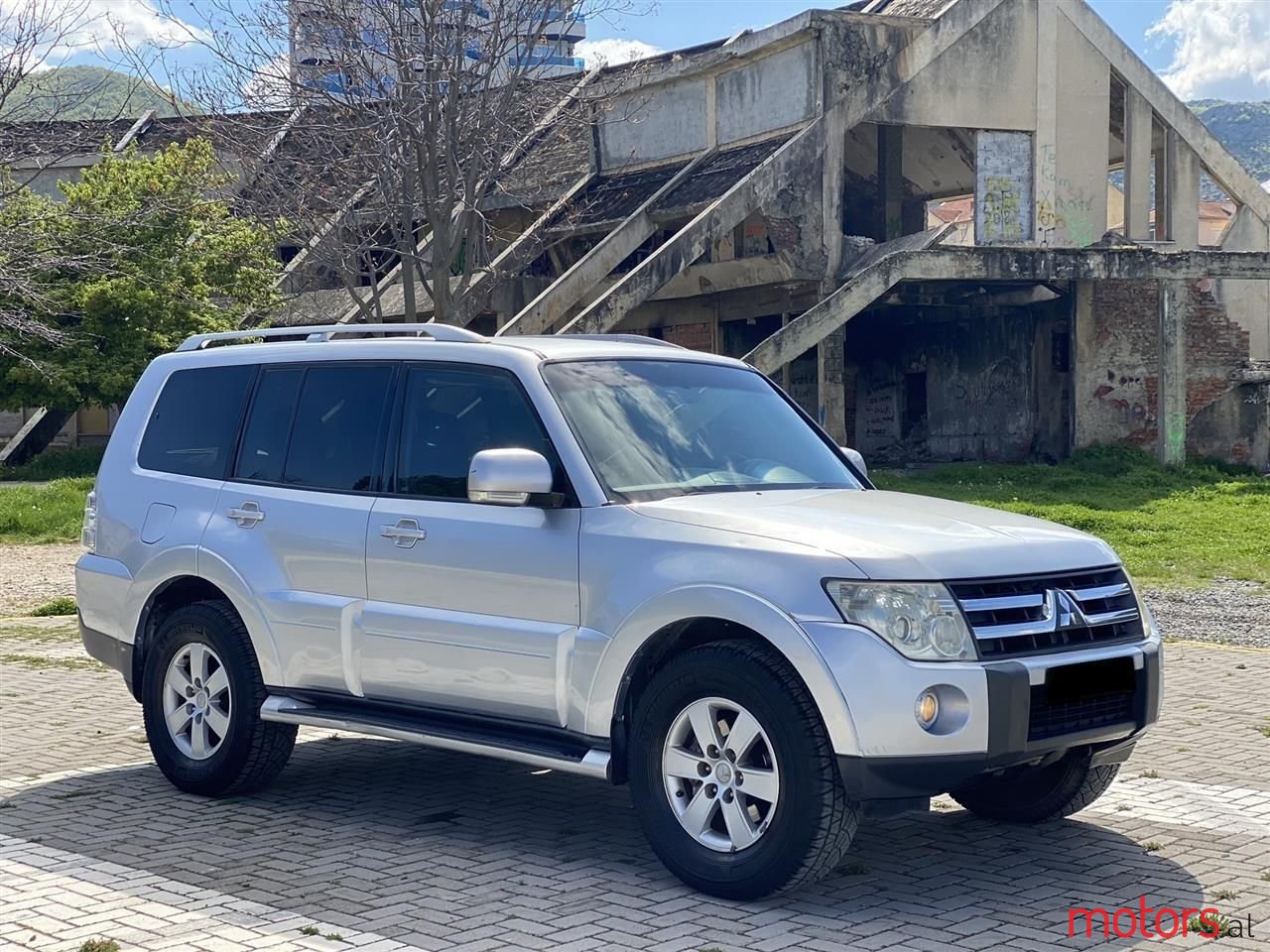 2008' Mitsubishi Pajero photo #1