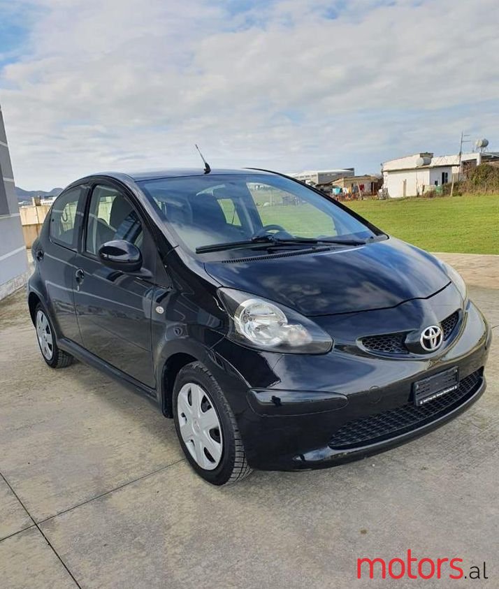 2010' Toyota Auris photo #1
