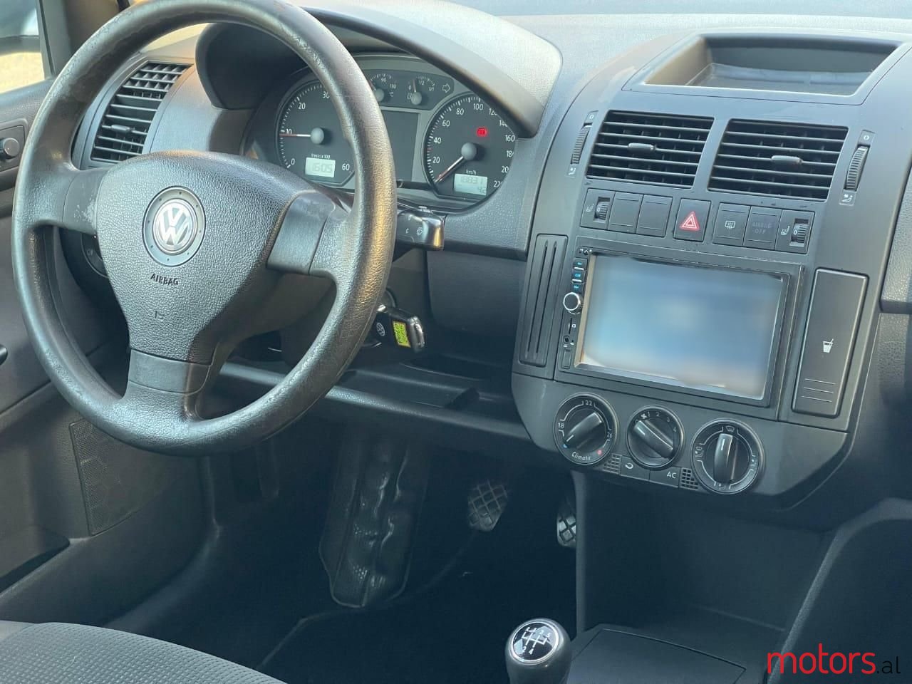 2008' Volkswagen Polo photo #5