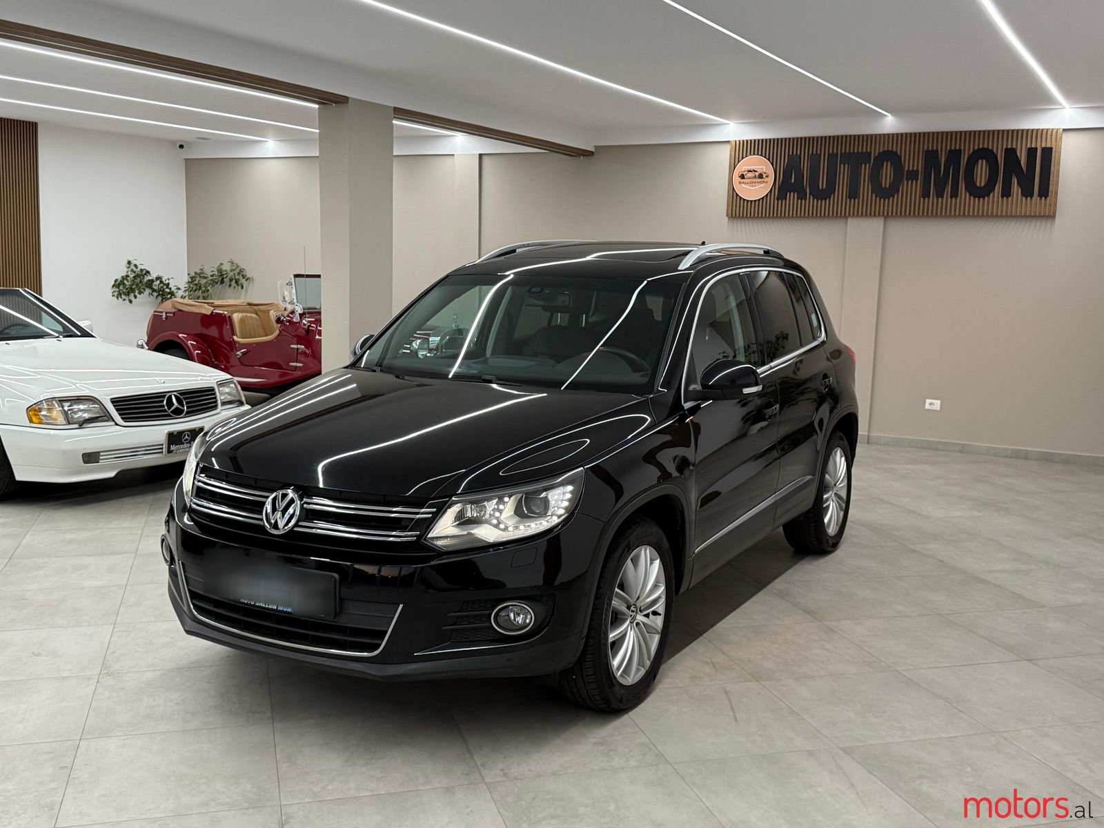 2015' Volkswagen Tiguan photo #1
