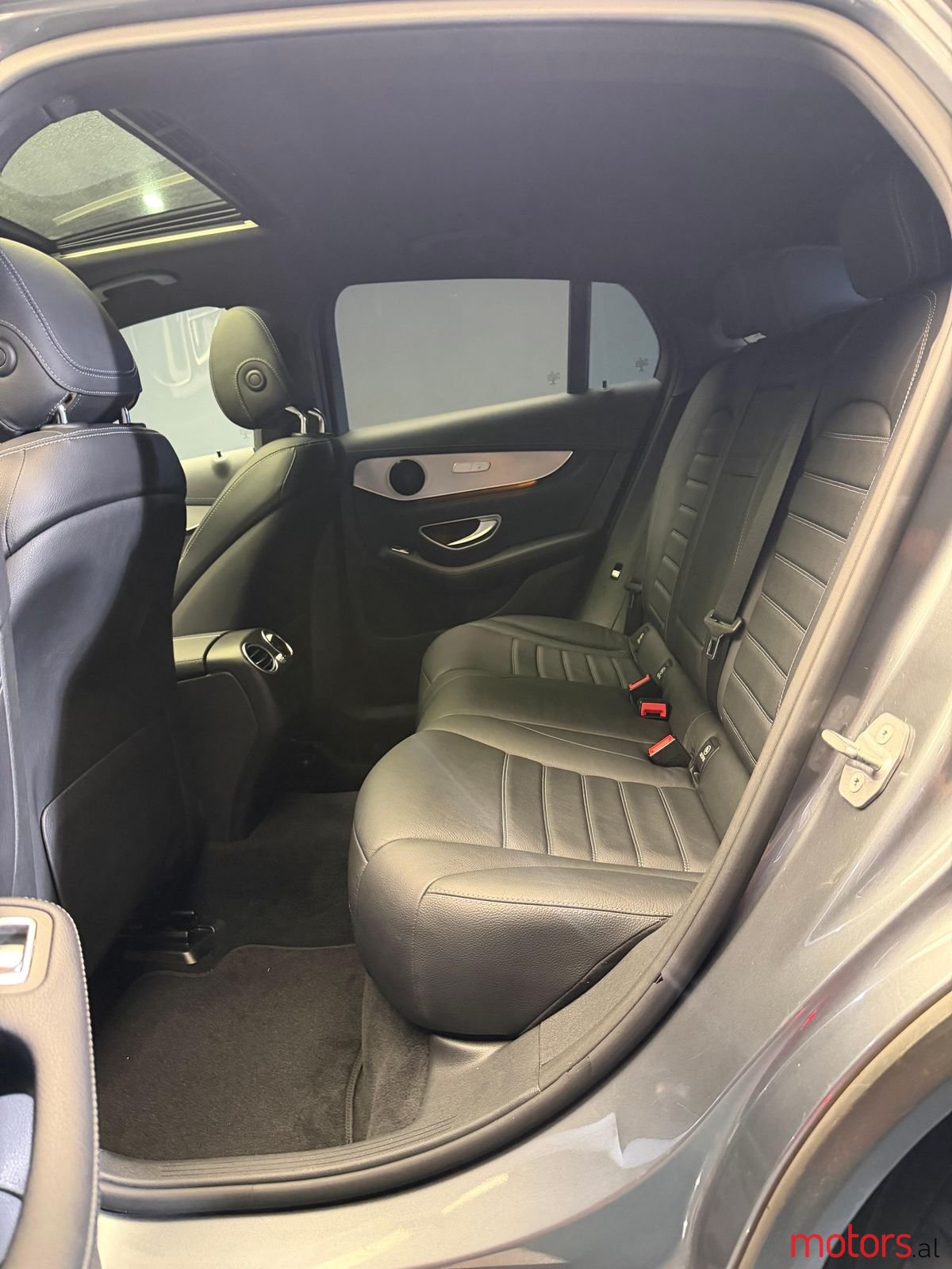 2017' Mercedes-Benz GLC 220 photo #3
