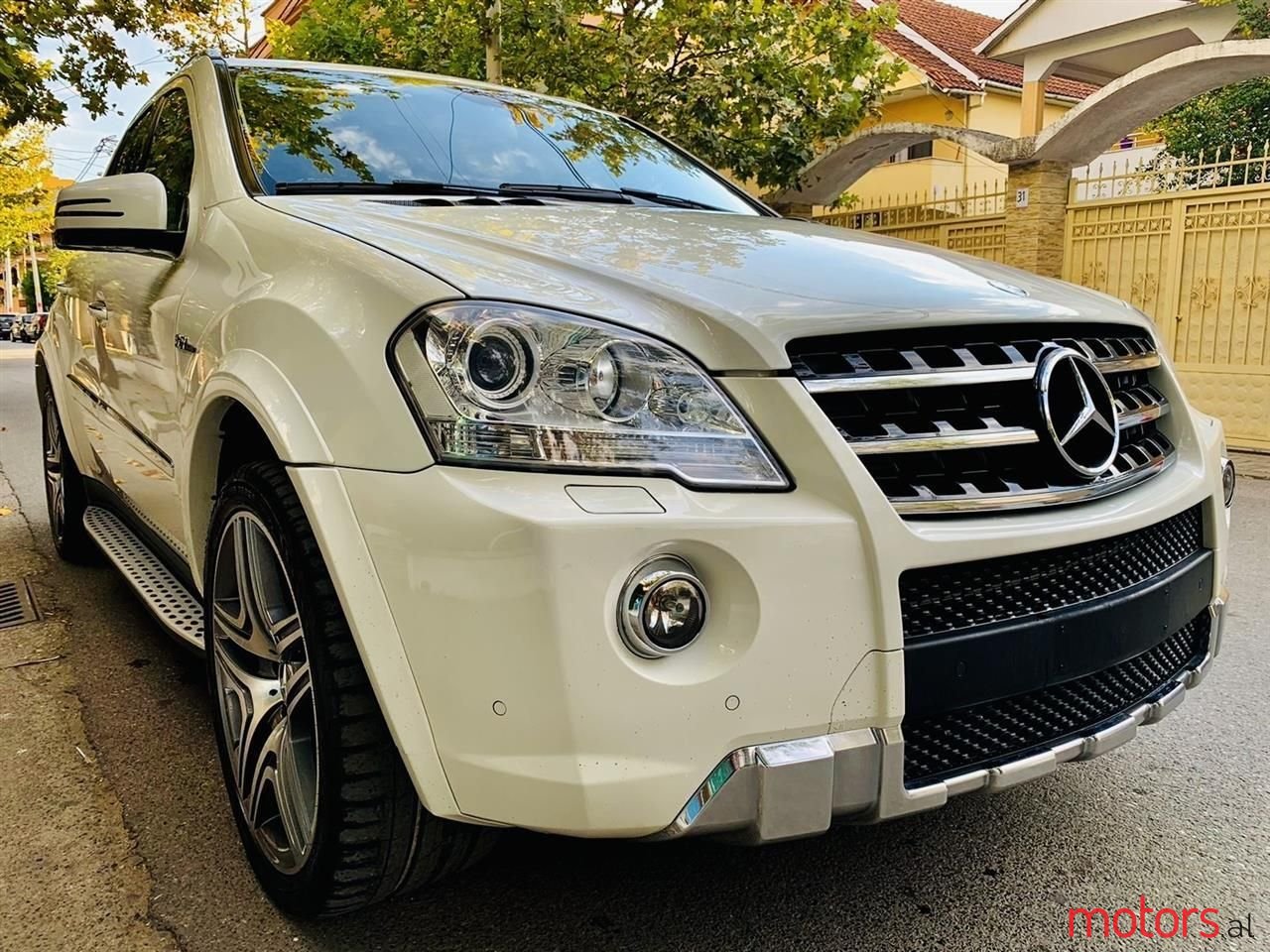 2010' Mercedes-Benz ML 63 AMG photo #5