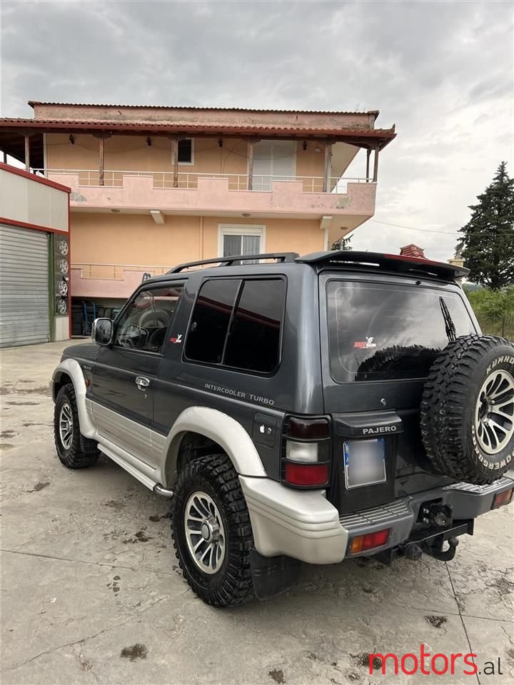 1994' Mitsubishi Pajero photo #2
