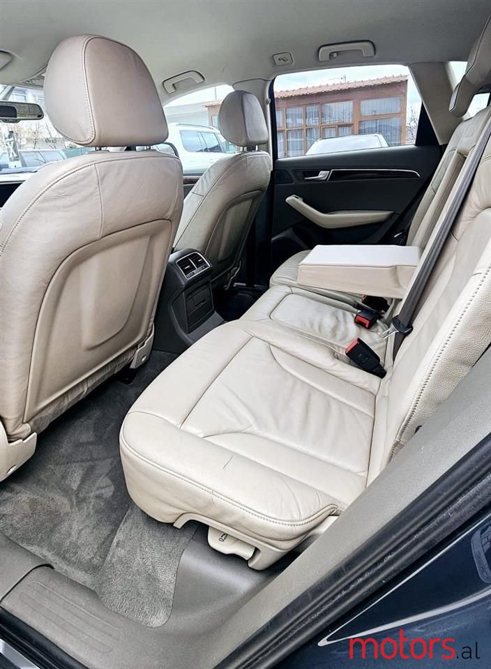 2010' Audi Q5 photo #6