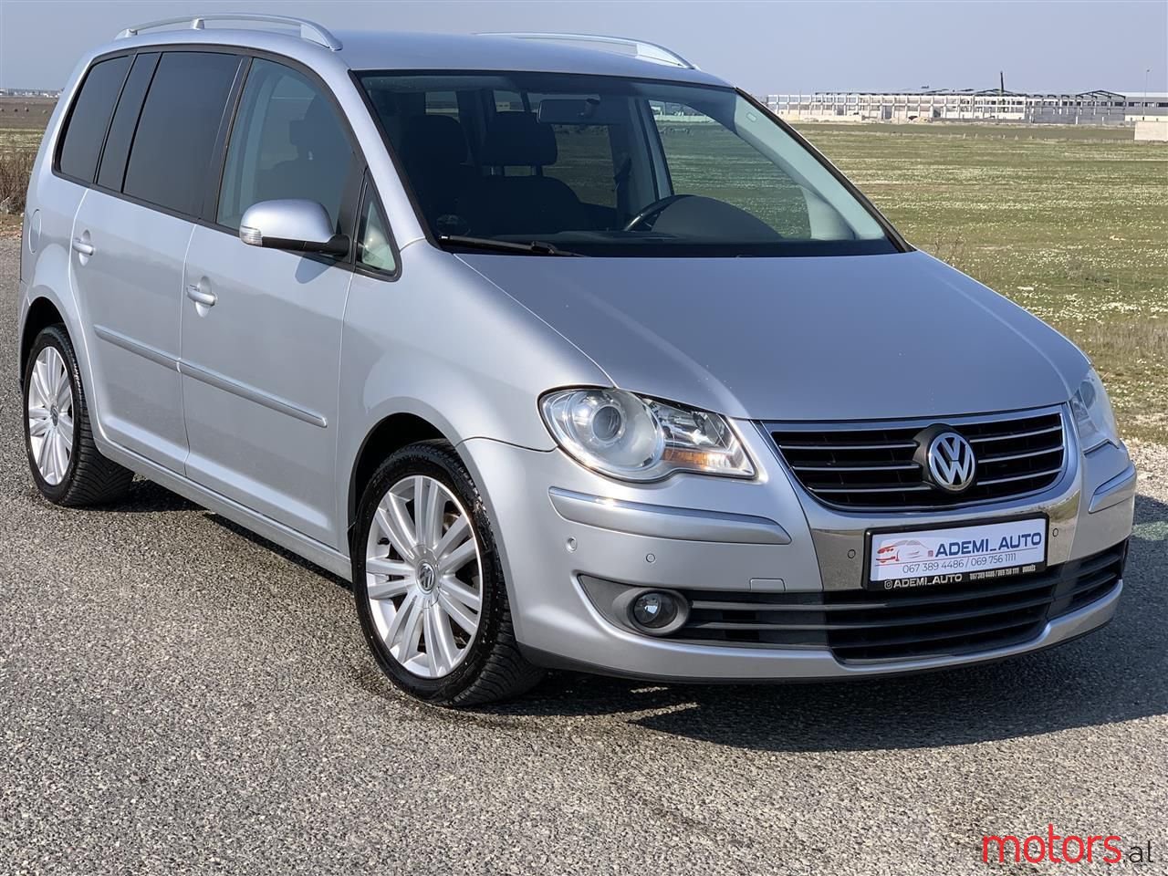 2008' Volkswagen Touran photo #1