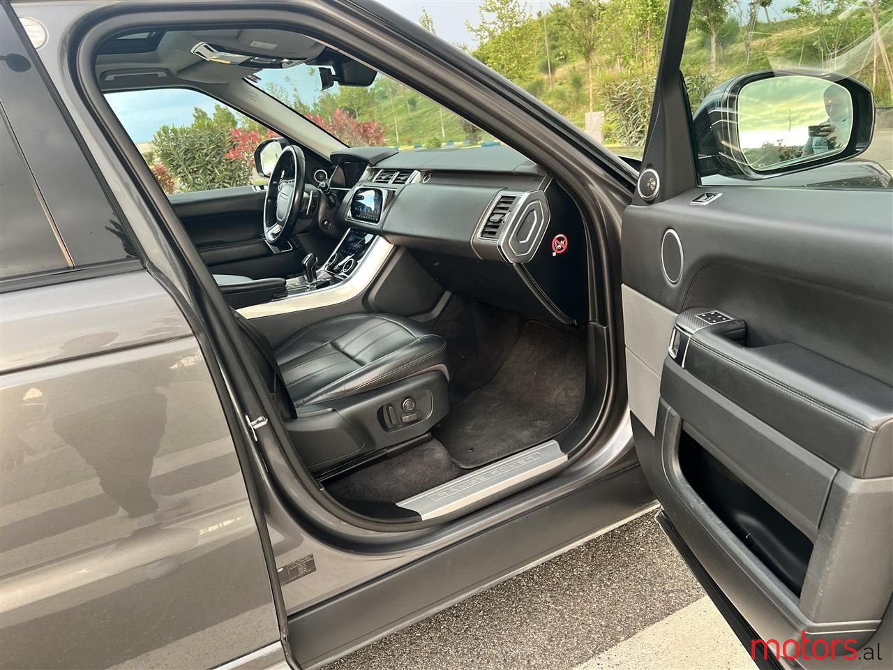 2018' Land Rover Range Rover Sport photo #4