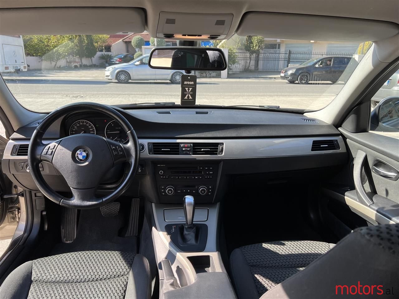 2011' BMW 320 photo #5