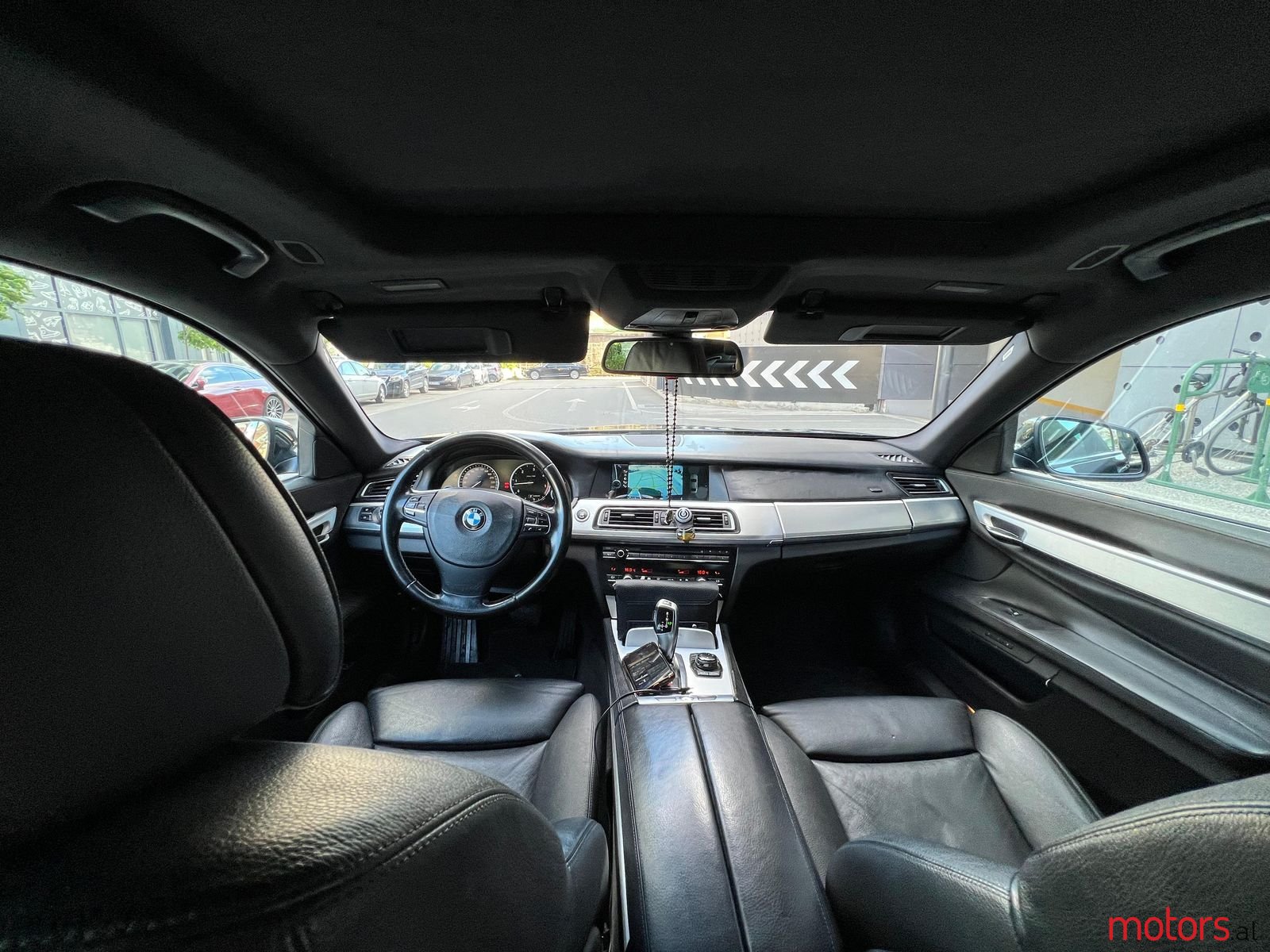 2013' BMW 730 photo #3