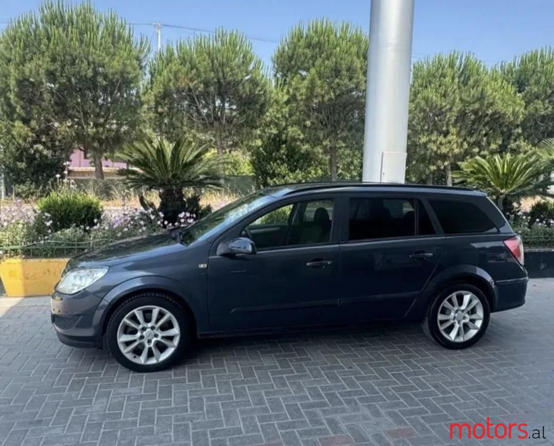 2008' Opel Astra photo #4