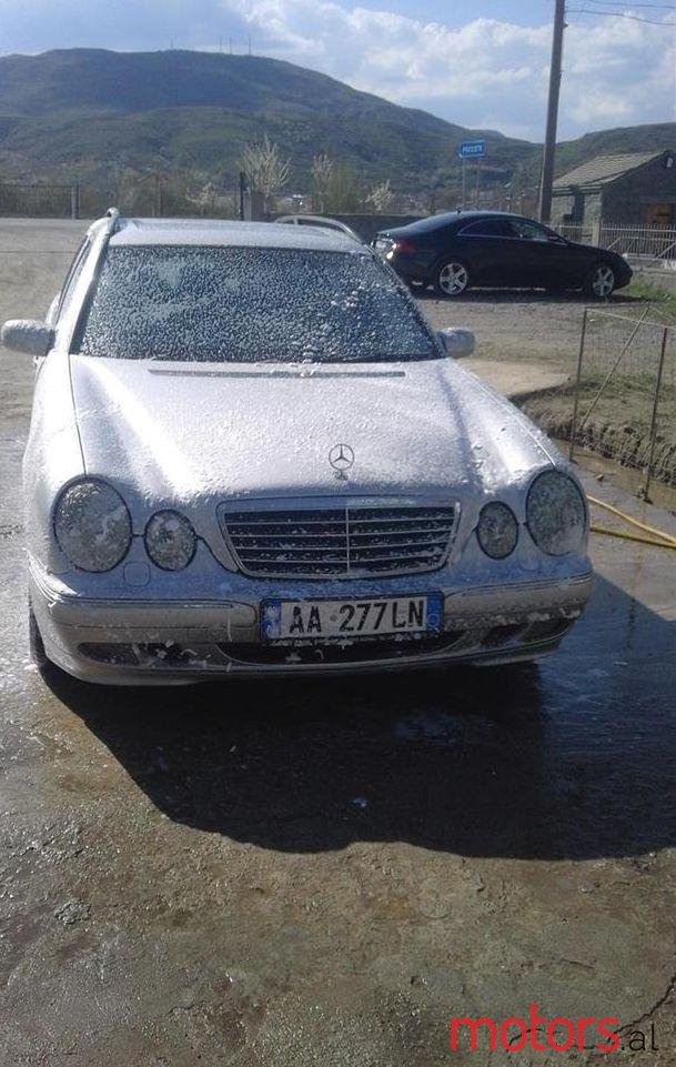 2001' Mercedes-Benz 220 photo #1