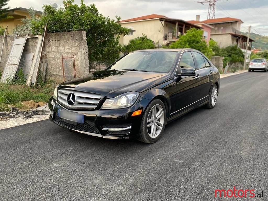 2012' Mercedes-Benz C 300 photo #1
