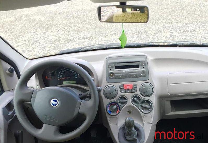 2005' Fiat Panda photo #2