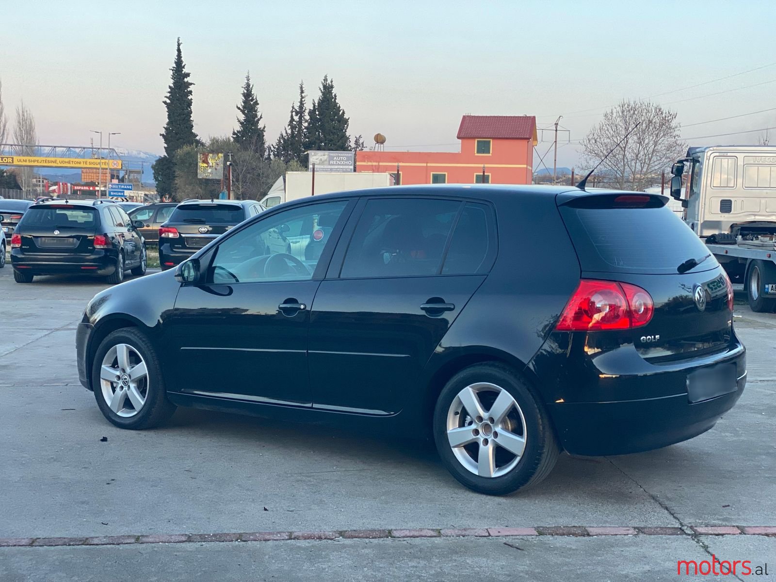 2008' Volkswagen Golf photo #6