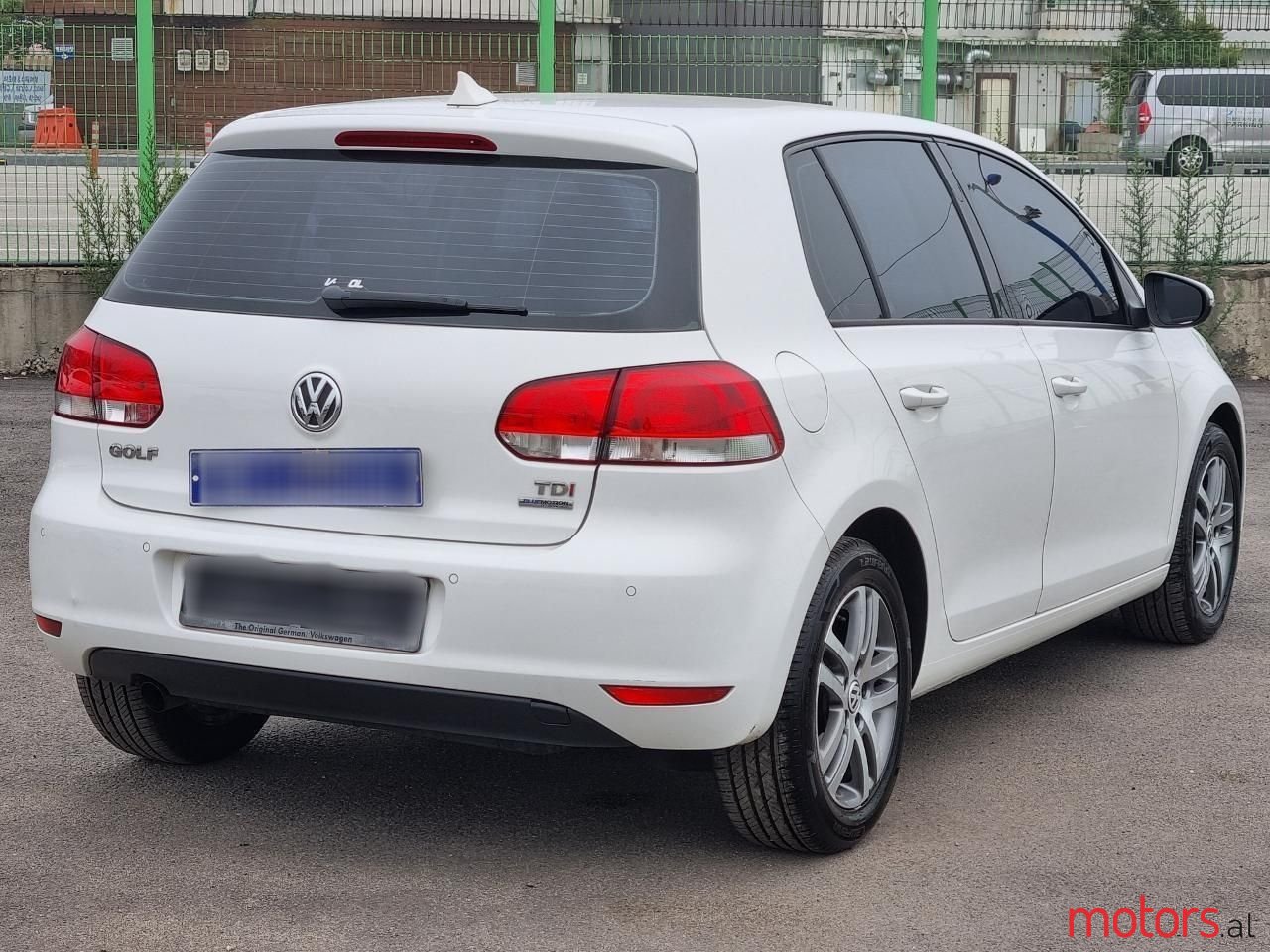 2011' Volkswagen Golf photo #5