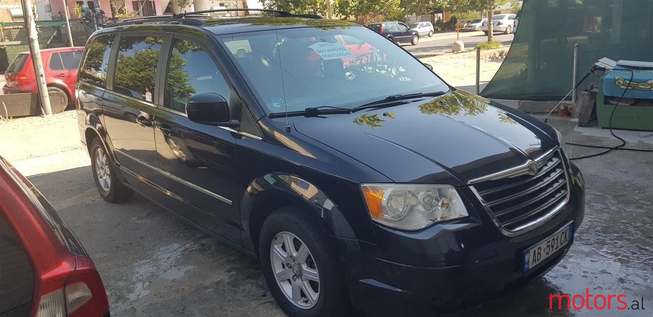 2010' Chrysler Grand Voyager photo #4