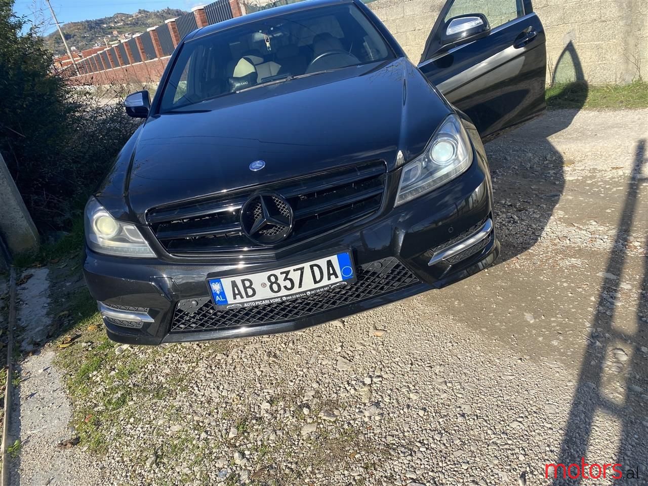 2008' Mercedes-Benz 220 photo #1