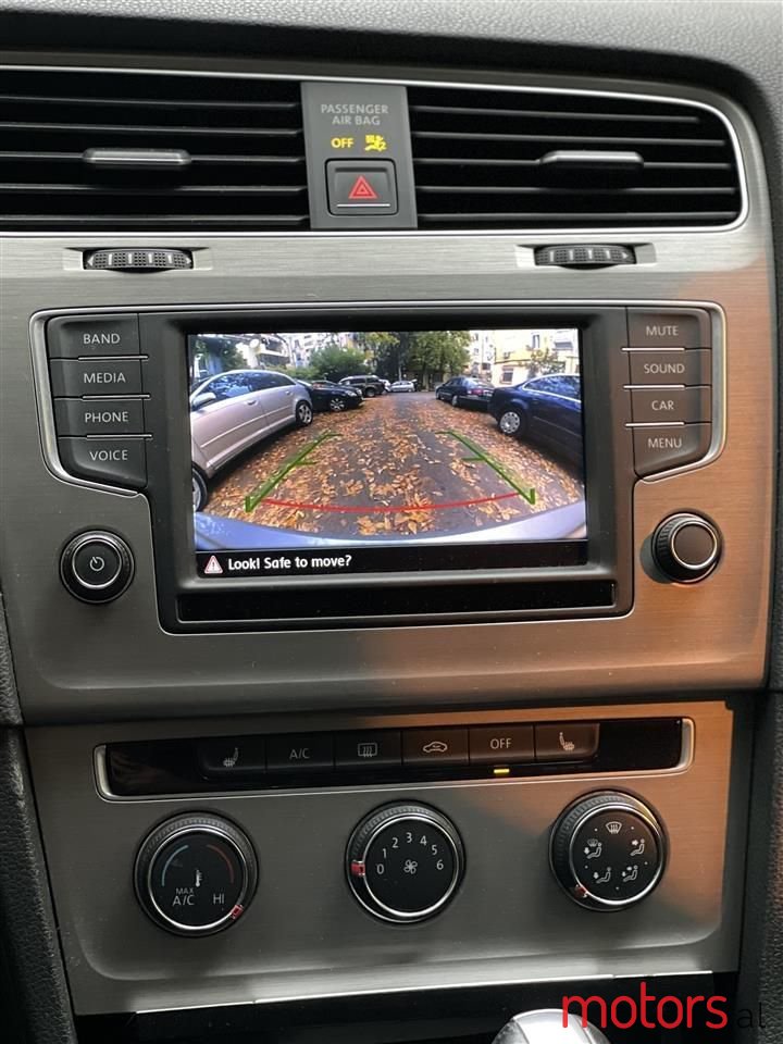 2016' Volkswagen Golf photo #6