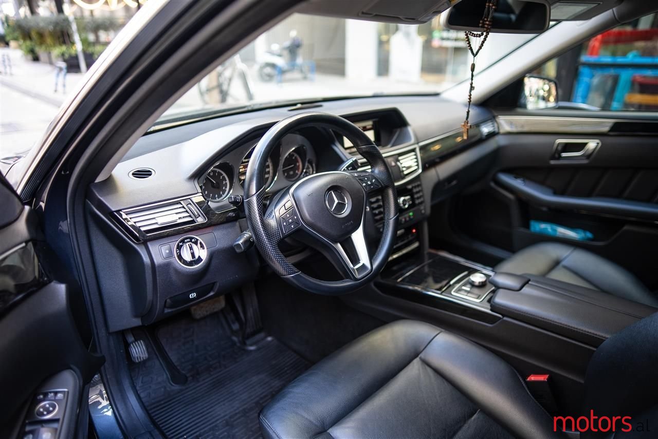 2012' Mercedes-Benz E 250 photo #6