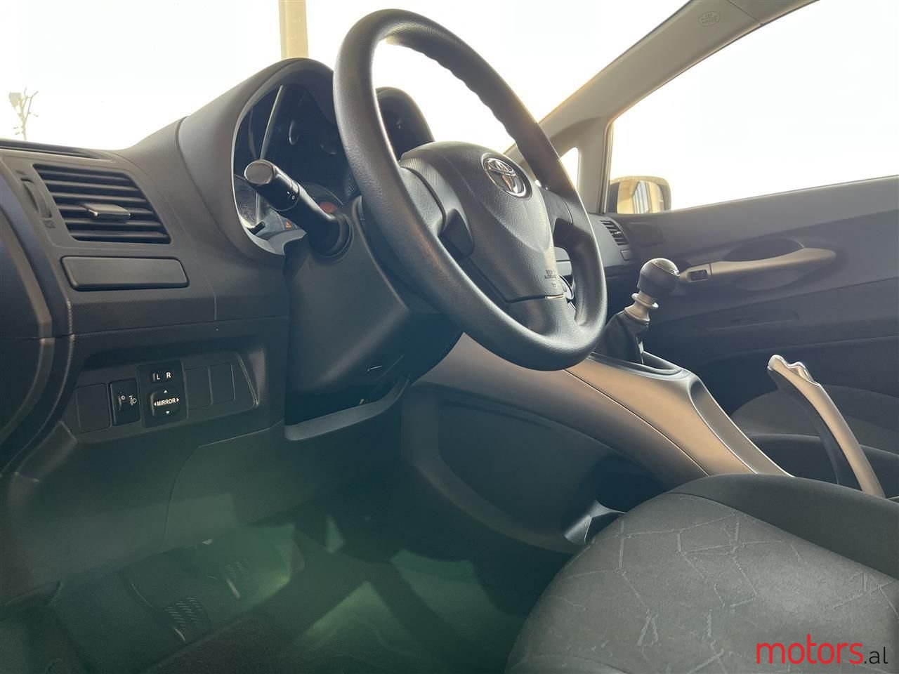 2009' Toyota Auris photo #4