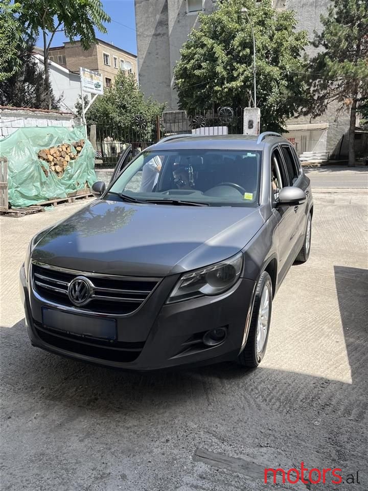 2010' Volkswagen Tiguan photo #1