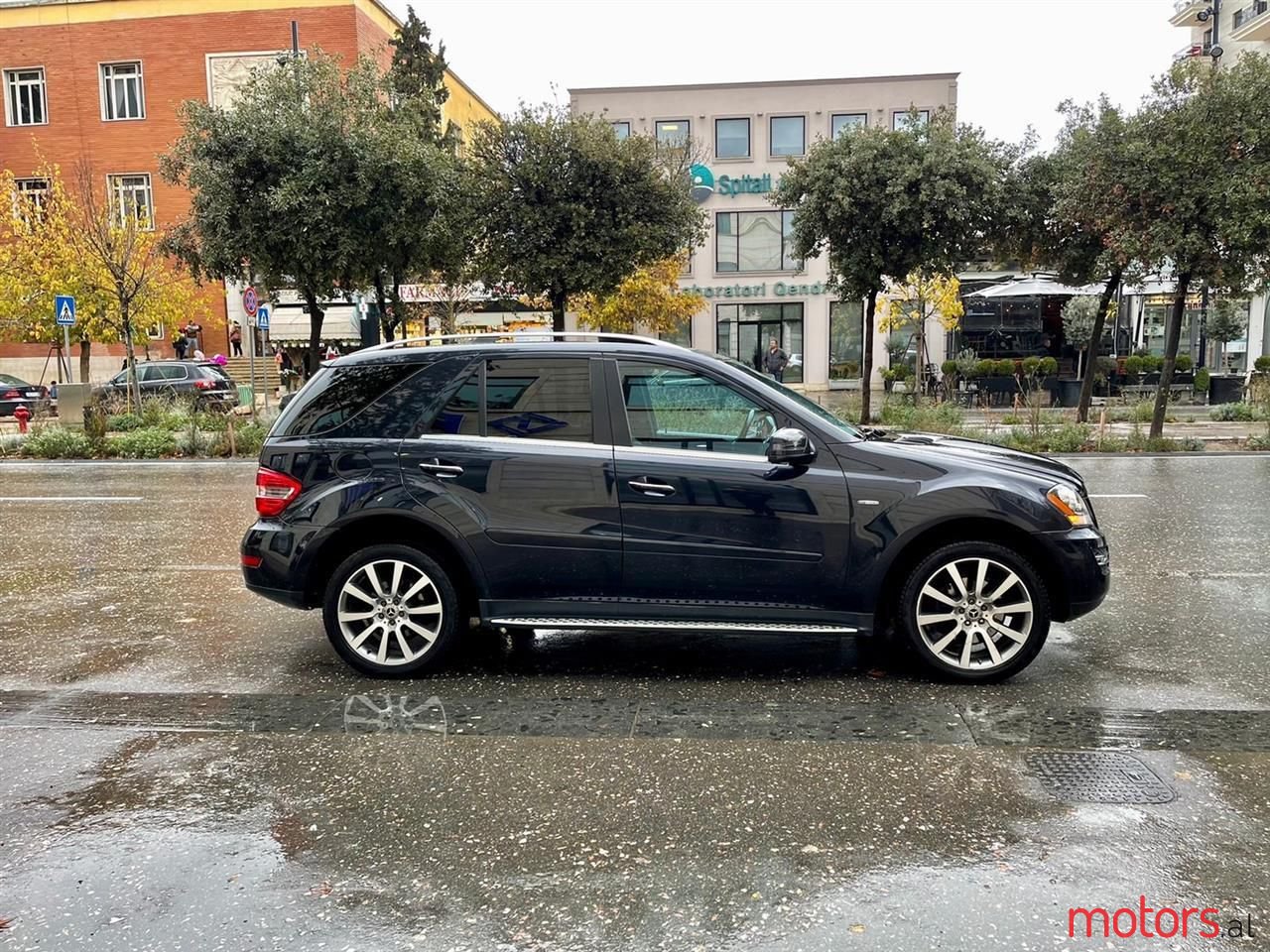 2011' Mercedes-Benz ML 350 photo #3