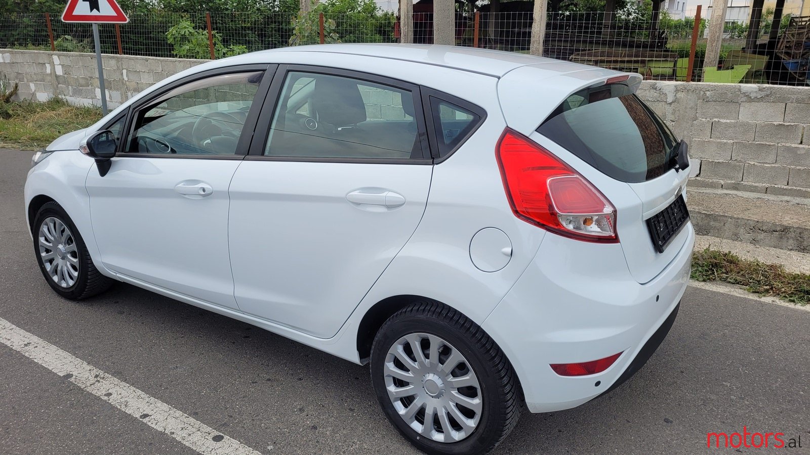 2013' Ford Fiesta photo #7