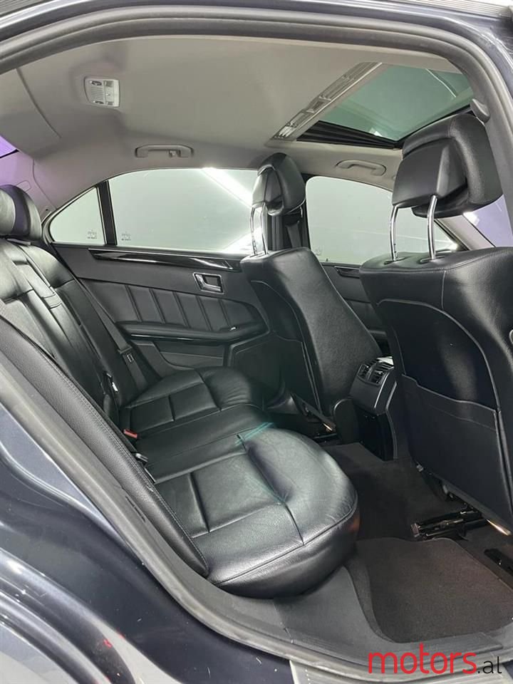 2011' Mercedes-Benz E 220 photo #4