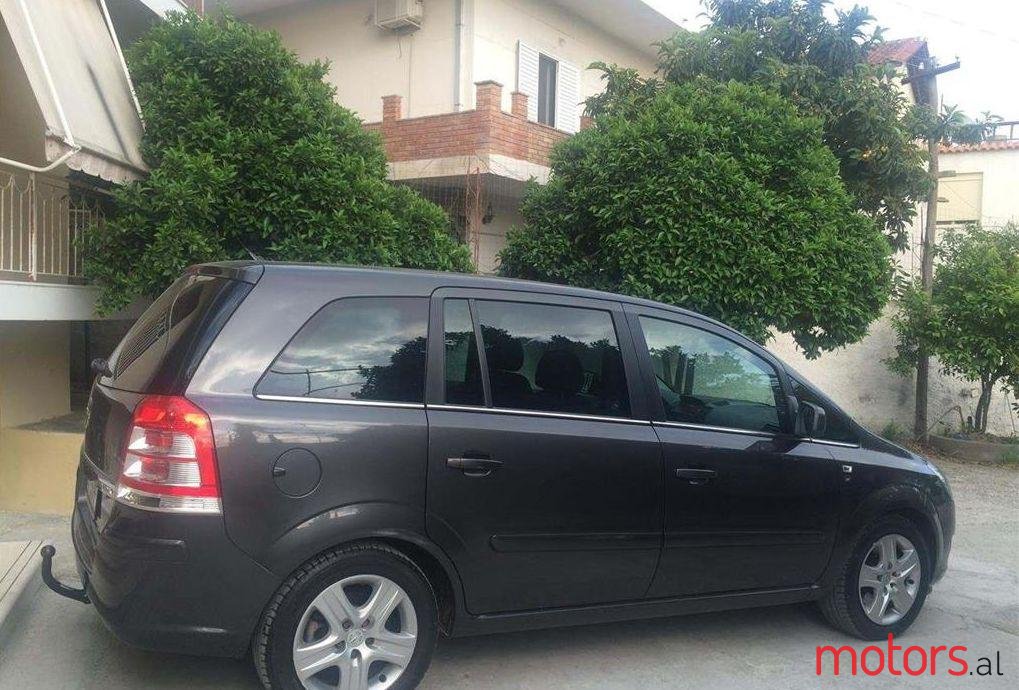 2010' Opel Zafira photo #1