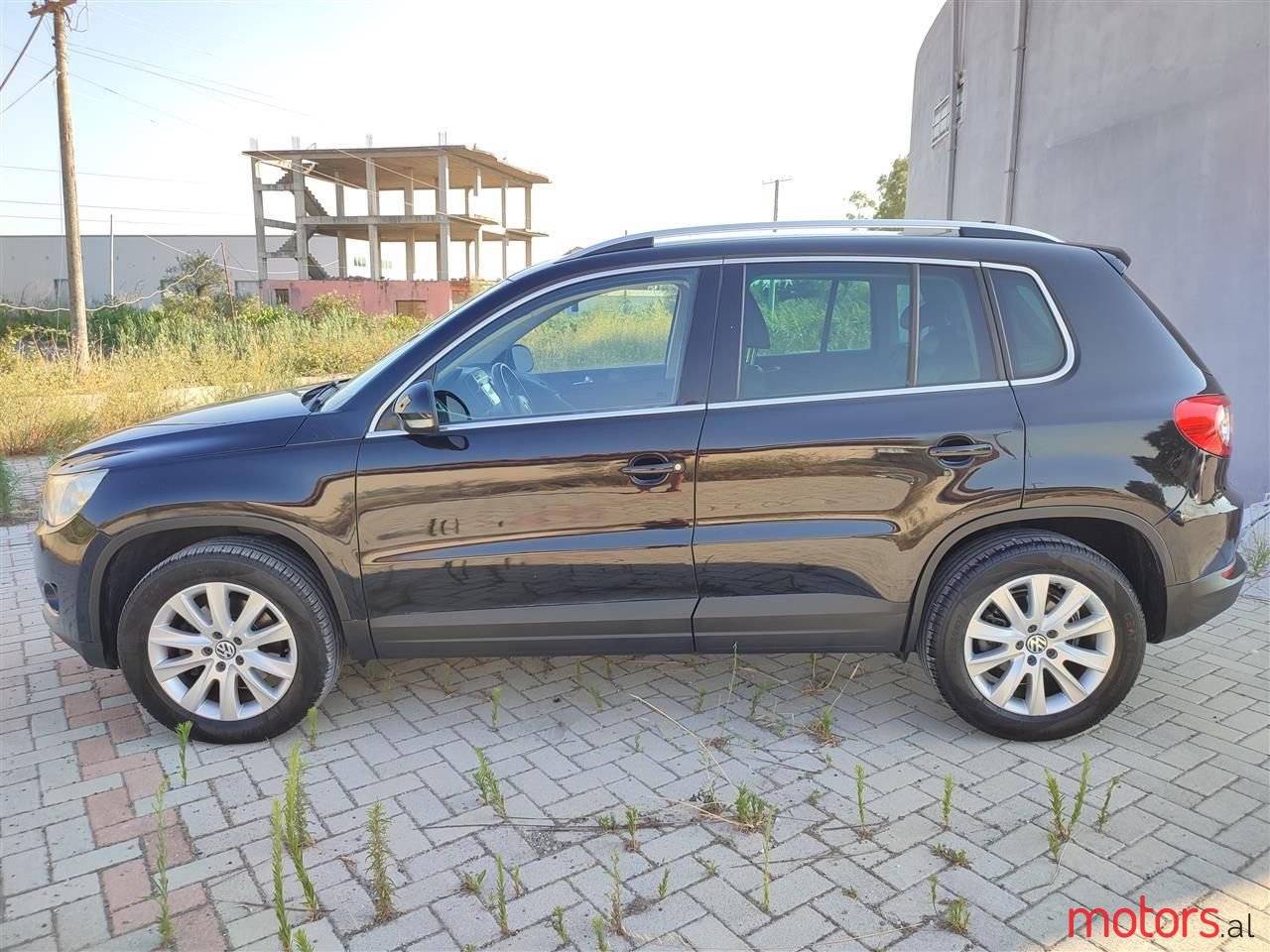 2009' Volkswagen Tiguan photo #1
