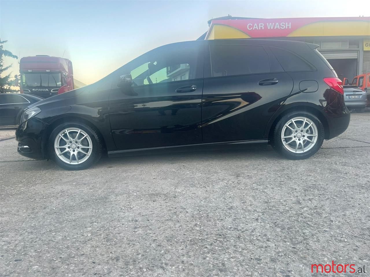 2013' Mercedes-Benz B 180 photo #4