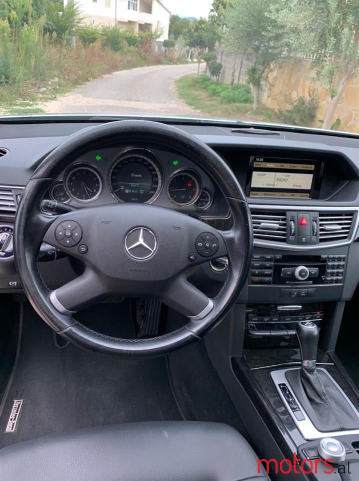 2010' Mercedes-Benz E 220 photo #6