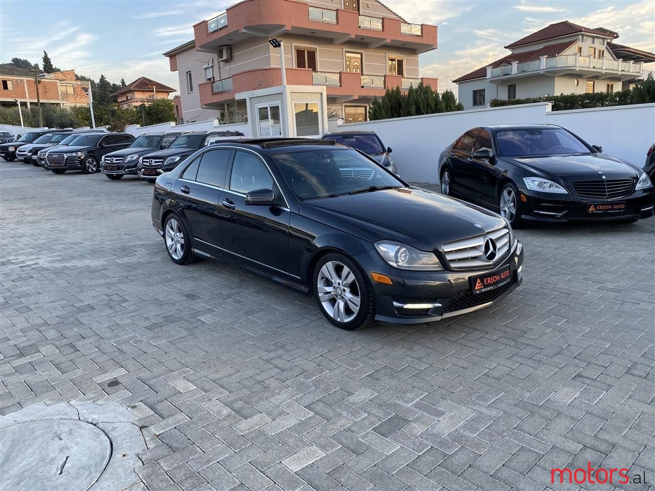2012' Mercedes-Benz C 300 photo #2