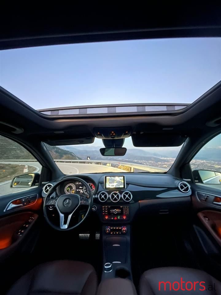 2013' Mercedes-Benz B 250 photo #3