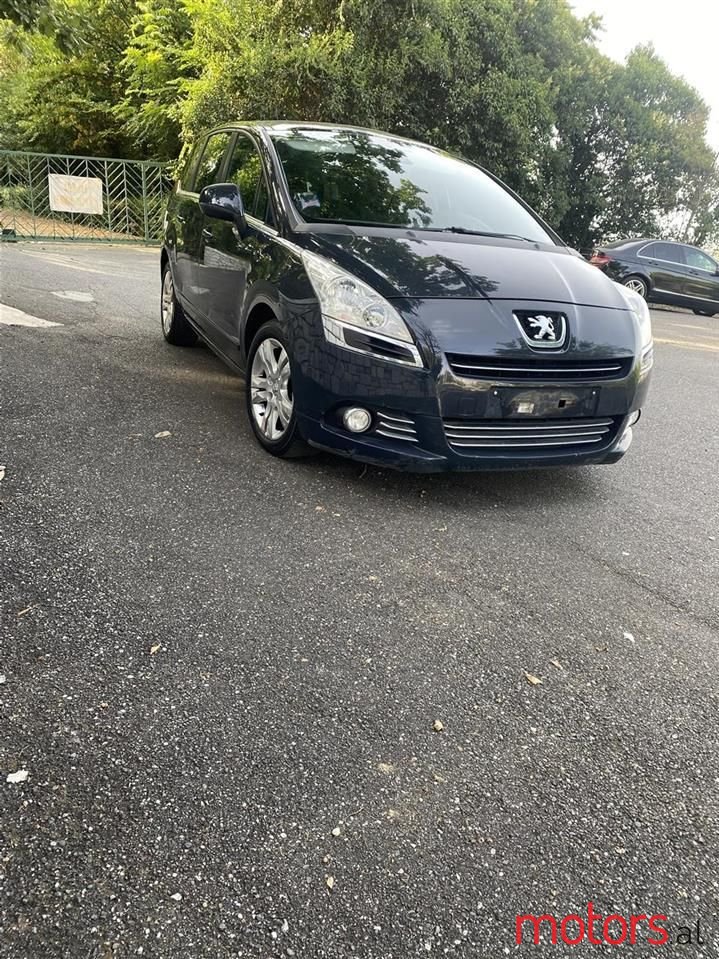 2010' Peugeot 5008 photo #2