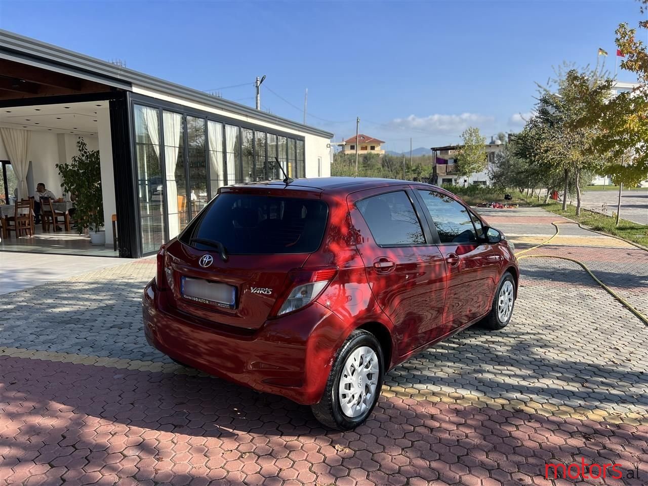 2012' Toyota Yaris photo #5