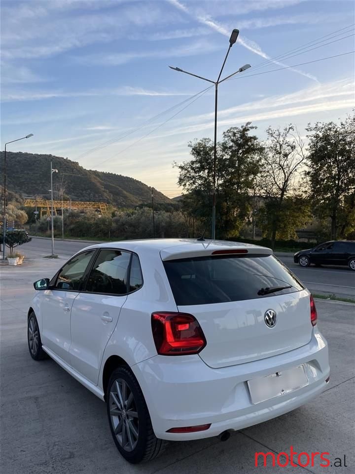 2014' Volkswagen Polo photo #2