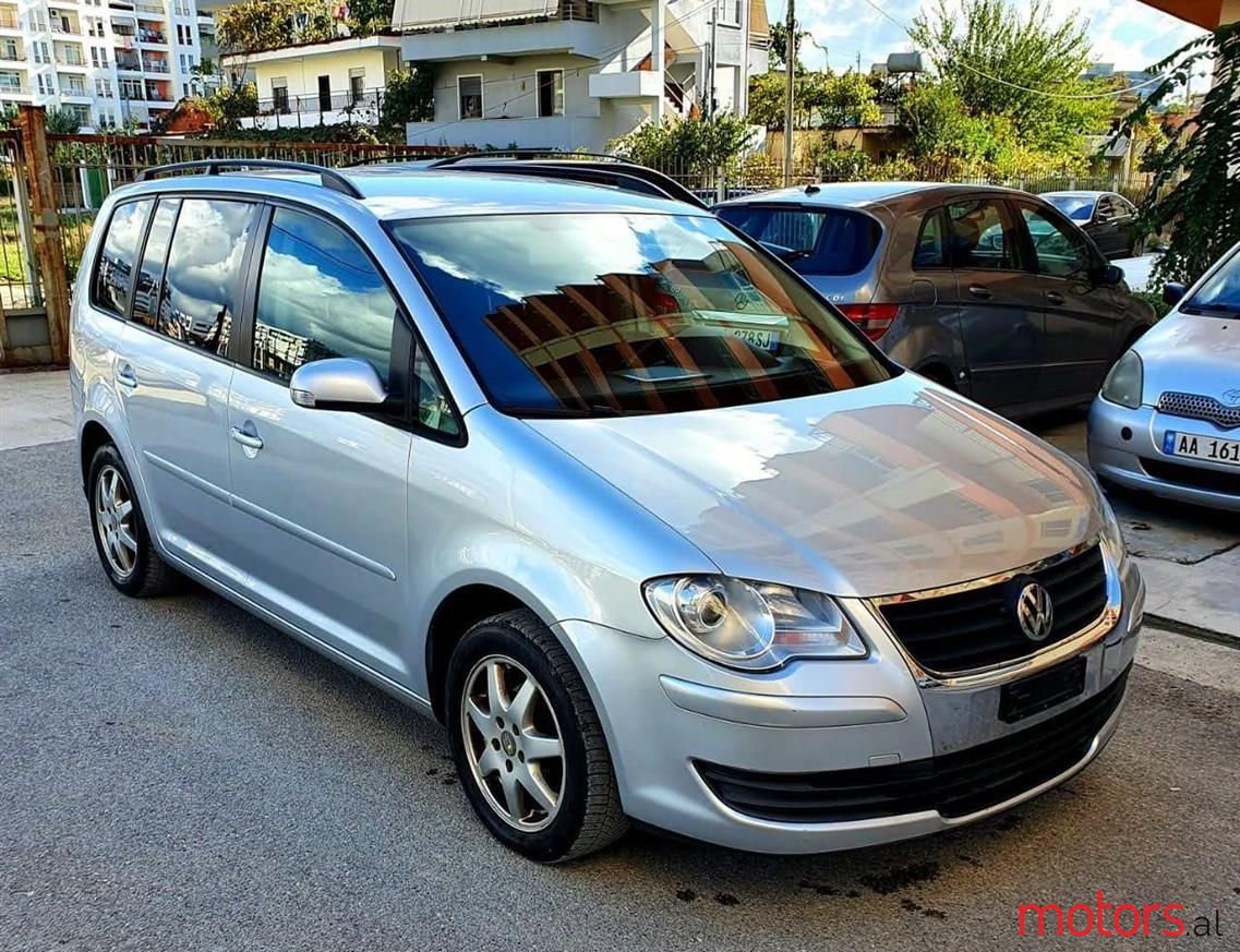 2007' Volkswagen Touran photo #1