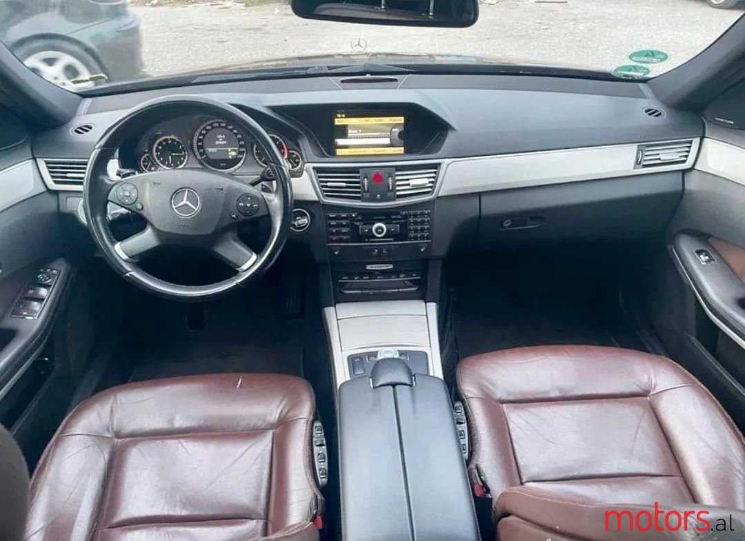 2011' Mercedes-Benz E 350 photo #3