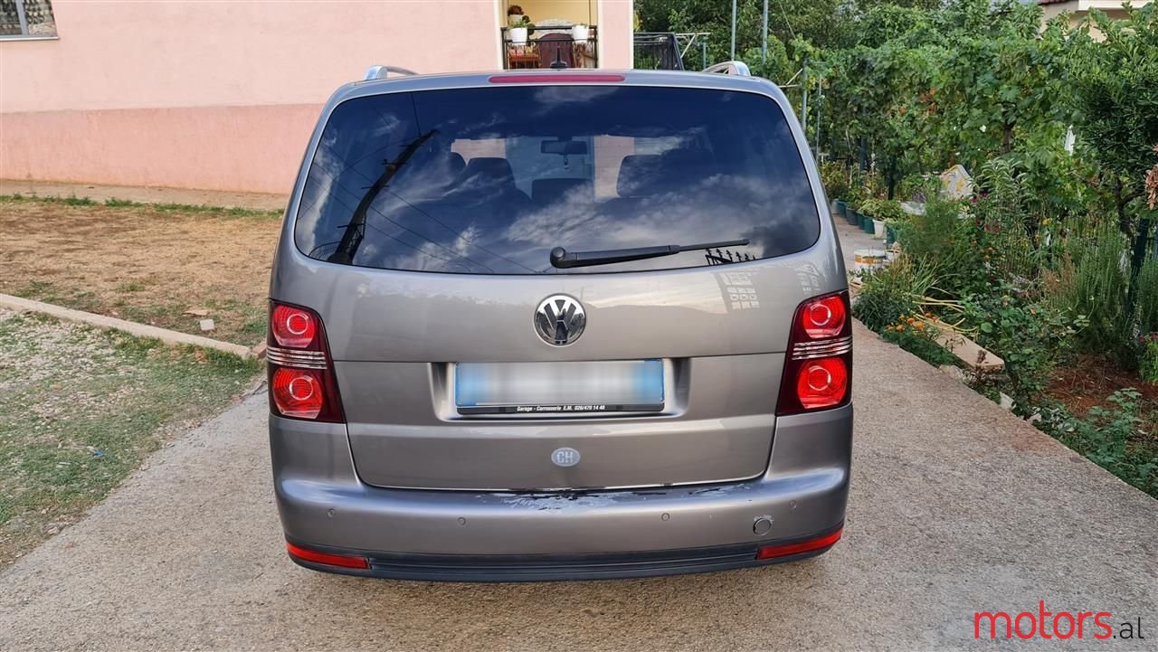 2008' Volkswagen Touran photo #4