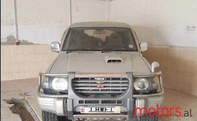 1997' Mitsubishi Pajero photo #1