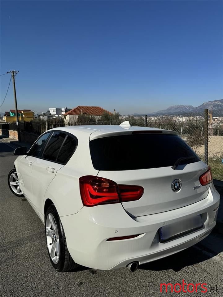 2017' BMW 118 photo #5