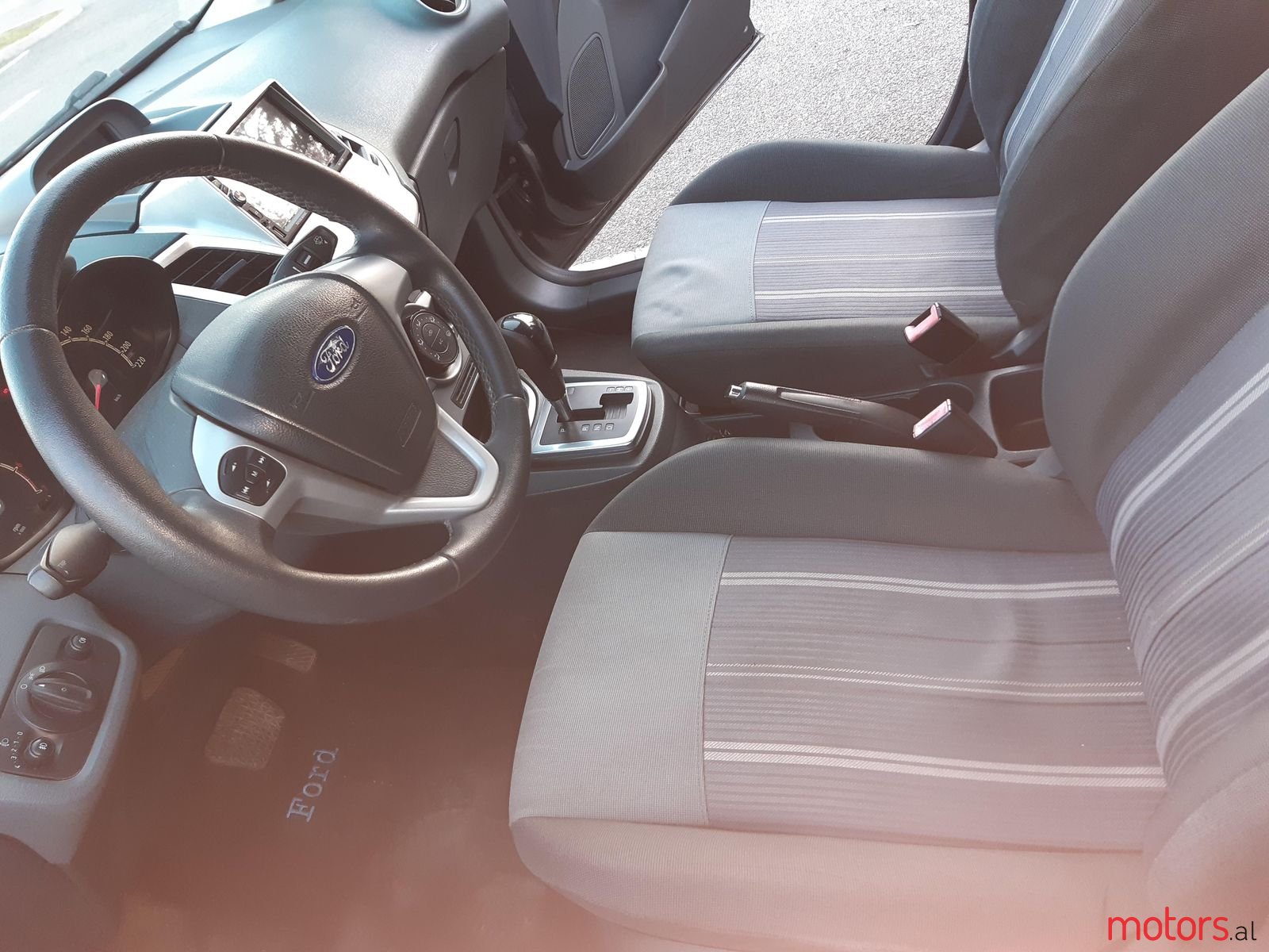 2010' Ford Fiesta photo #6