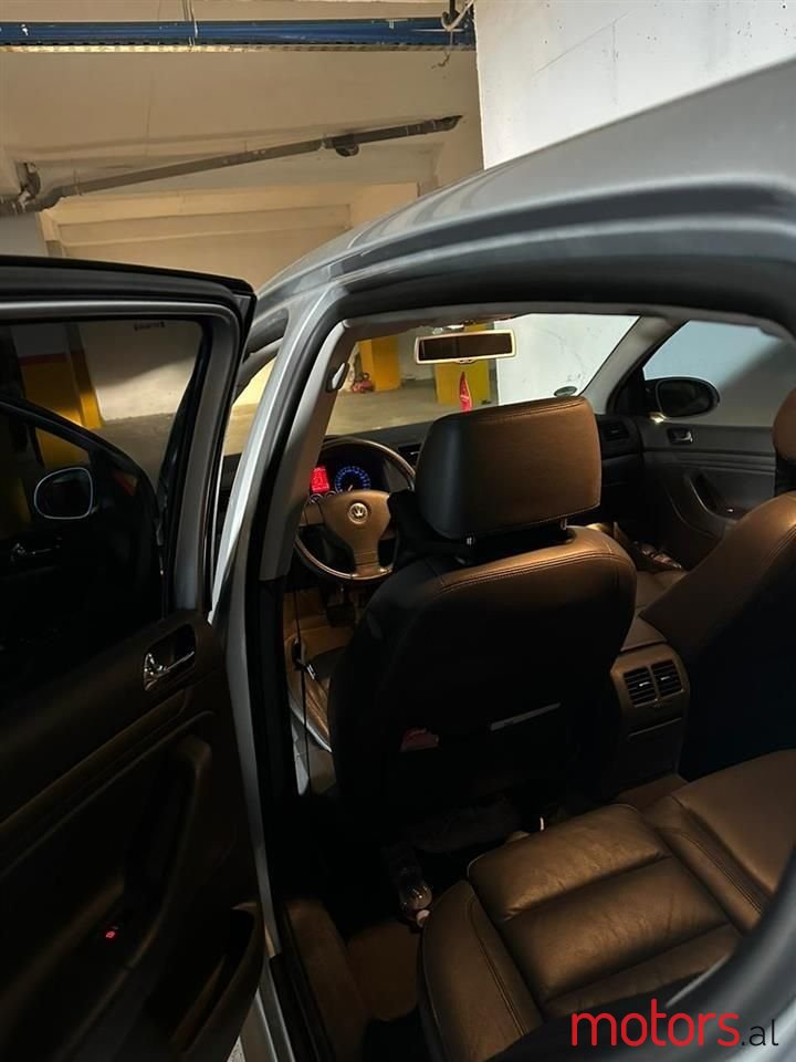 2005' Volkswagen Golf photo #2