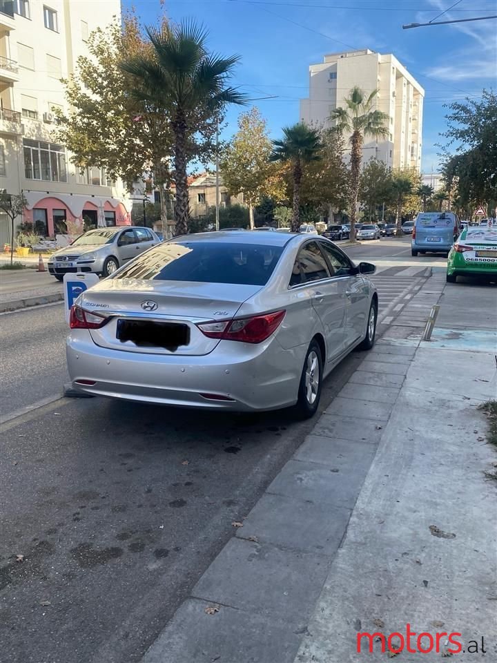 2011' Hyundai Sonata photo #3