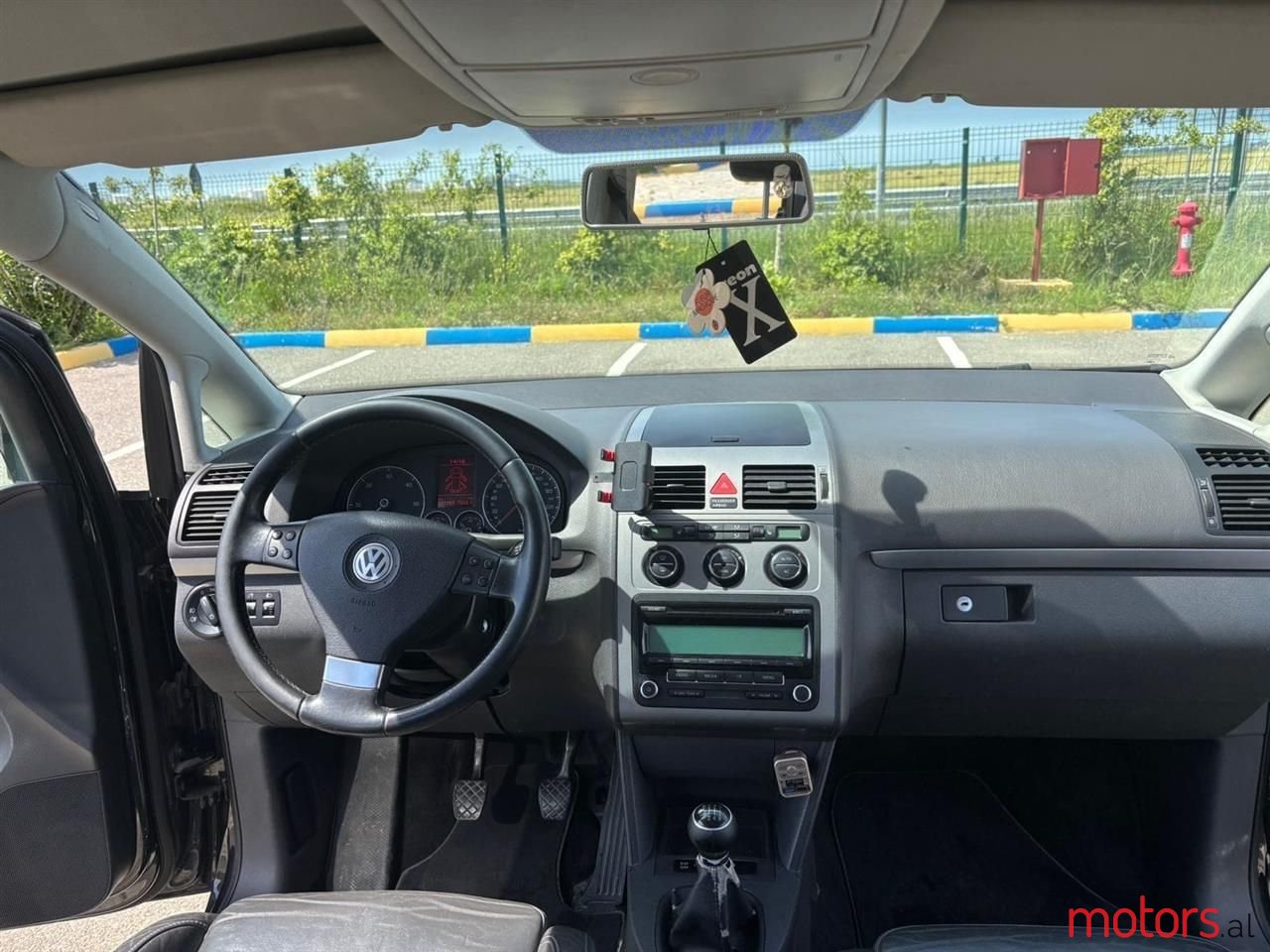 2010' Volkswagen Touran photo #3